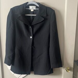 Elegant Black Blazer by Les Galeries